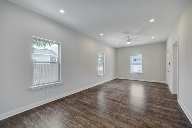 Building Photo - 1601 Bigelow St