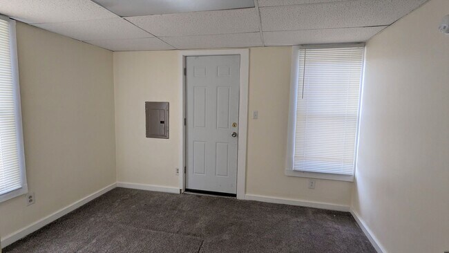 Building Photo - 247 W. Southern. large 2 bedroom house