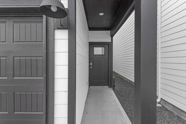 Building Photo - 3002 Crown Gate Dr