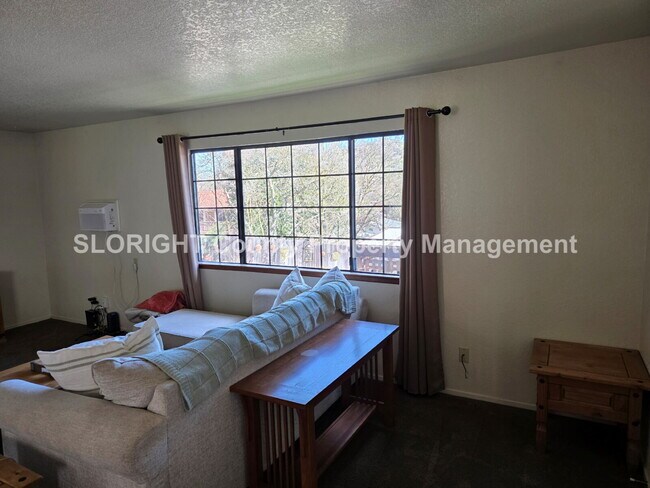 Foto del edificio - AVAILABLE MARCH - Charming Home with Private Yard in Atascadero - 2 Bed / 1 Bath