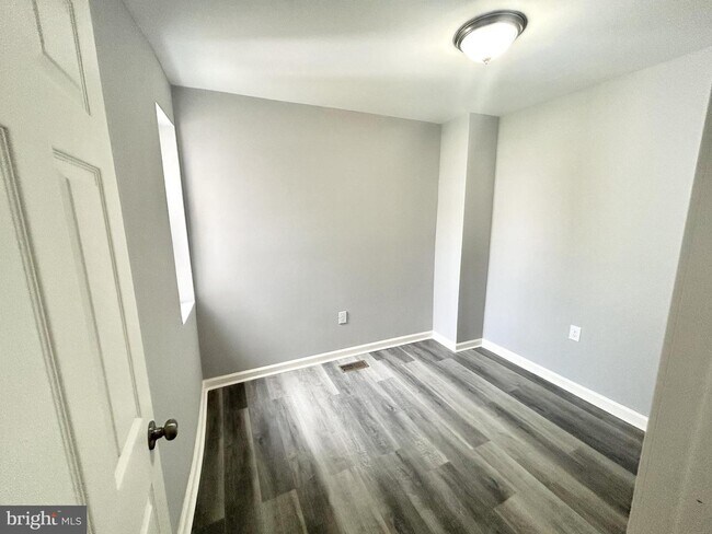 Foto del edificio - 2172 N Darien St