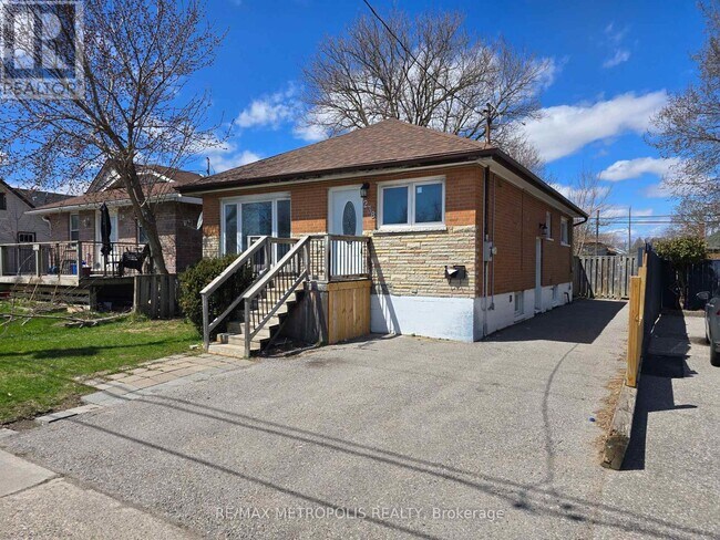 Building Photo - 238 Toronto Ave
