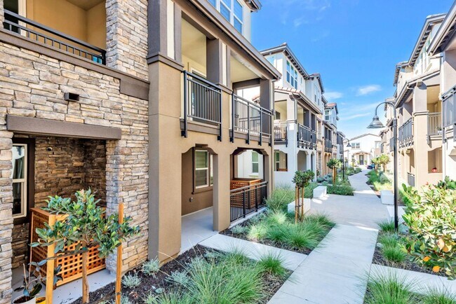 Foto del edificio - 923 Loyola Ln