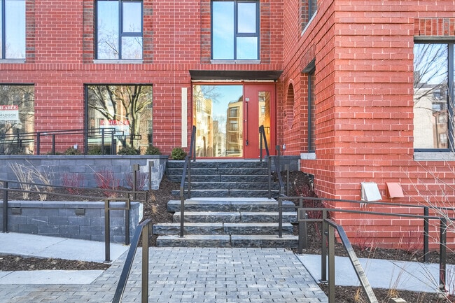 Building Photo - 517 W Main St