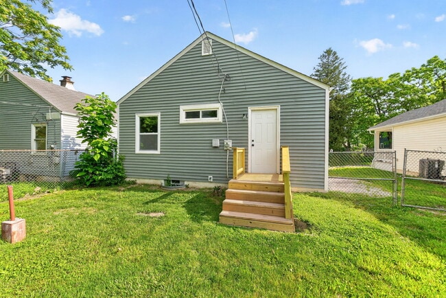 Building Photo - 1437 E 19th Ave