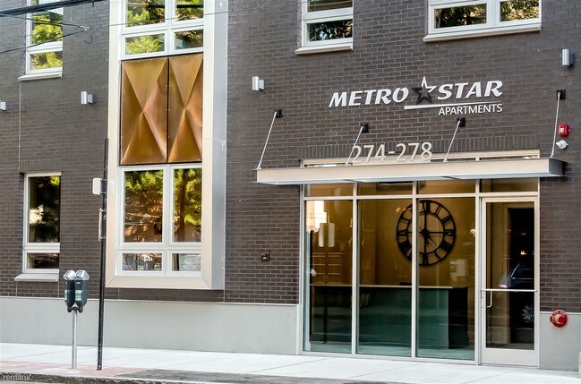 Building Photo - 1 br, 1 bath Apartment - Metro on Crown