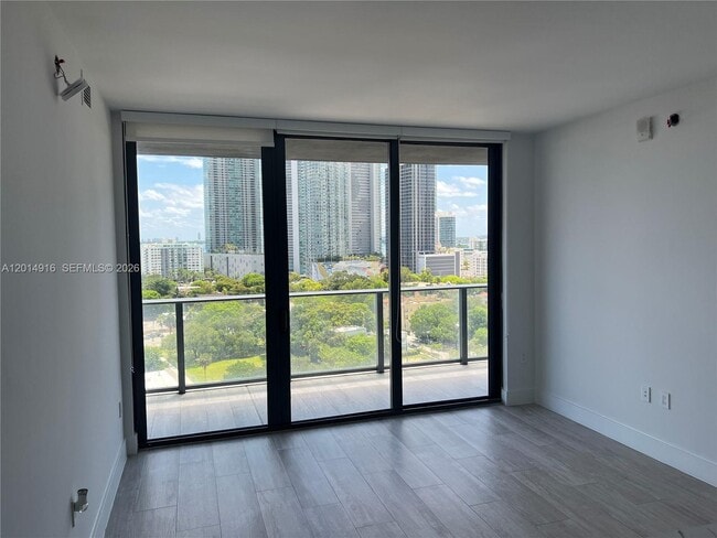 Foto del edificio - 121 NE 34th St