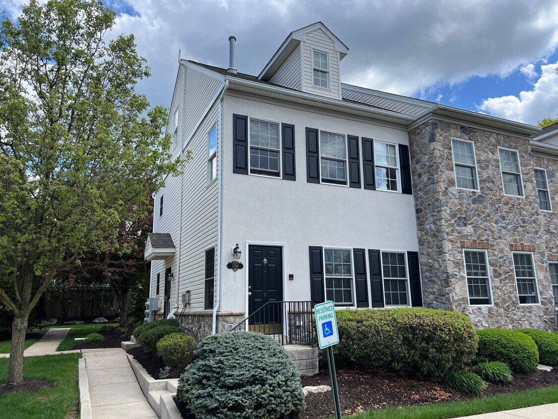 1799 Chateau Pl, Easton, PA 18045 House Rental in Easton, PA