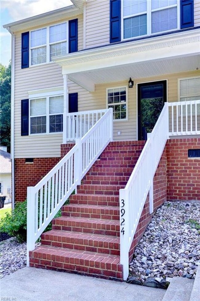 Building Photo - 3 BR 2.5 BA House