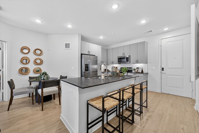 Photo - Marlowe Corinth Groves Apartments