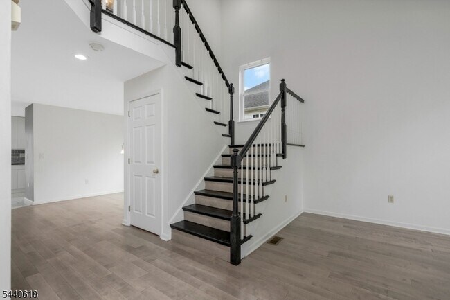 Building Photo - 450 Vanderveer Rd