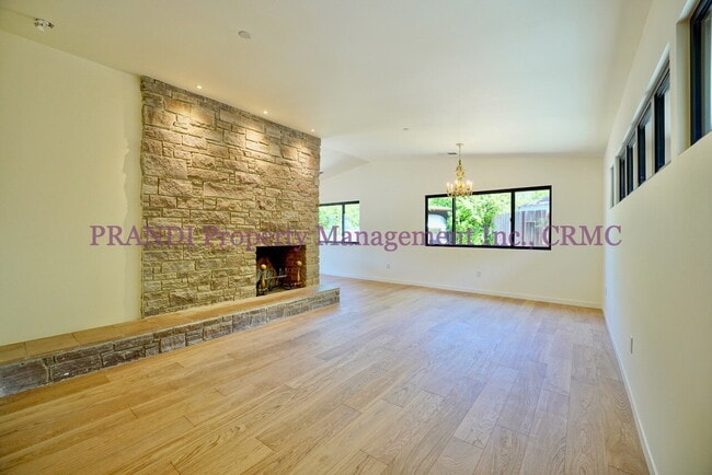 Building Photo - All New!  Fabulous 3 bedroom Fairfax house...