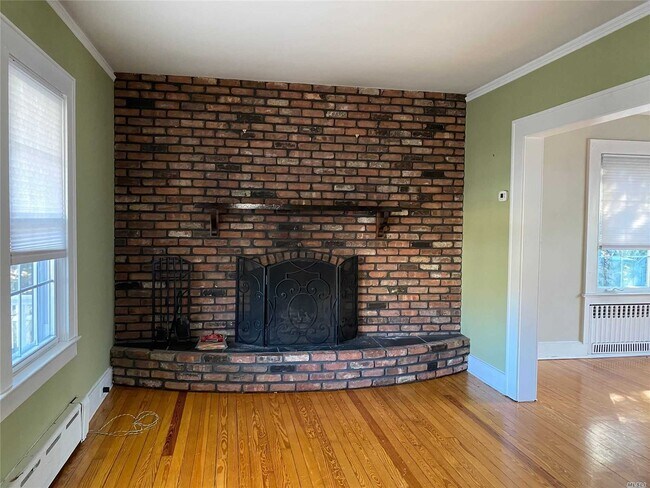 Building Photo - 15 1st St