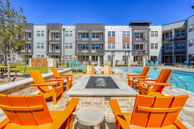 Building Photo - Birdie on Woodland Greens