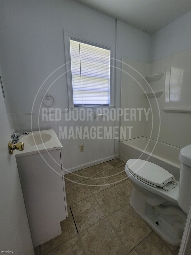 Foto del edificio - 1 br, 1 bath 4plex - 704 South Sycamore St...