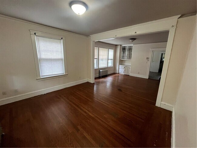 Building Photo - 122 Pinehurst Ave