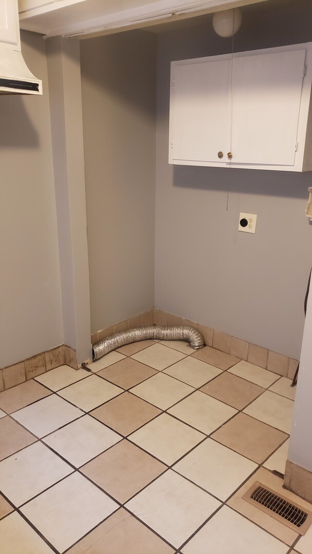 Building Photo - 2 bedroom/1 bath