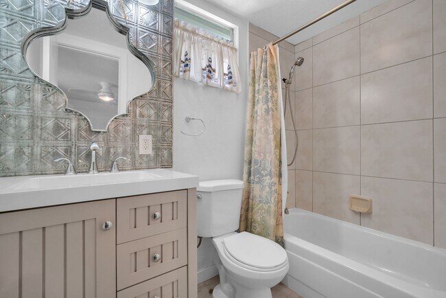 Foto del edificio - Beautiful home in quiet neighborhood