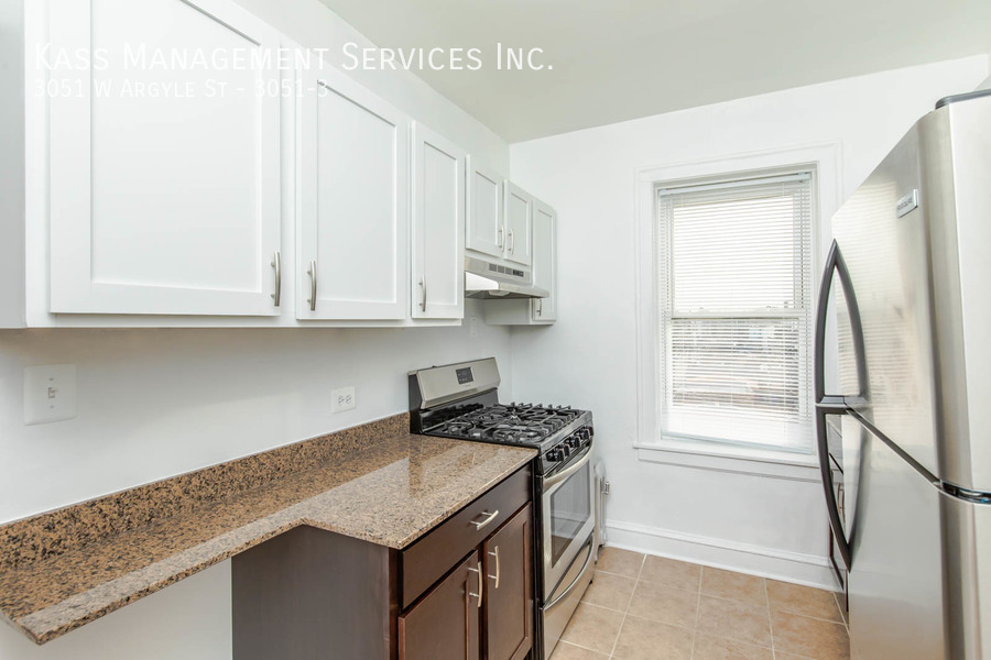 Primary Photo - 3051 W Argyle St