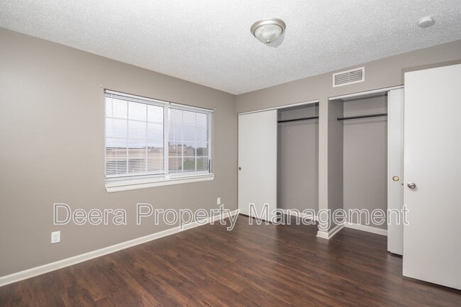 Building Photo - 6016 Leavenworth Rd