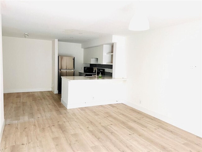 Foto del edificio - 10930 Royal Palm Blvd