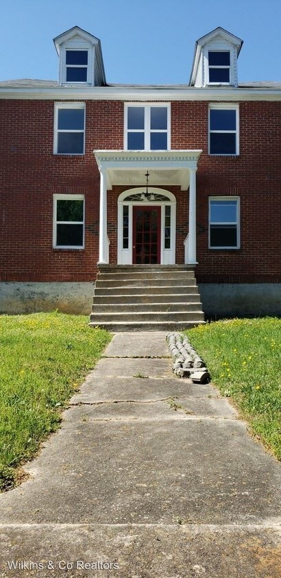 Primary Photo - 462 W Main St