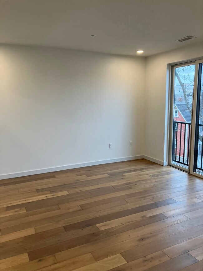 Foto del edificio - 97 Elmwood St