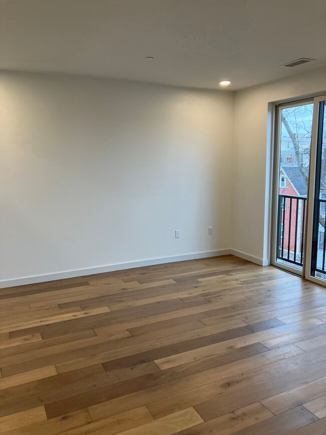 Building Photo - 97 Elmwood St