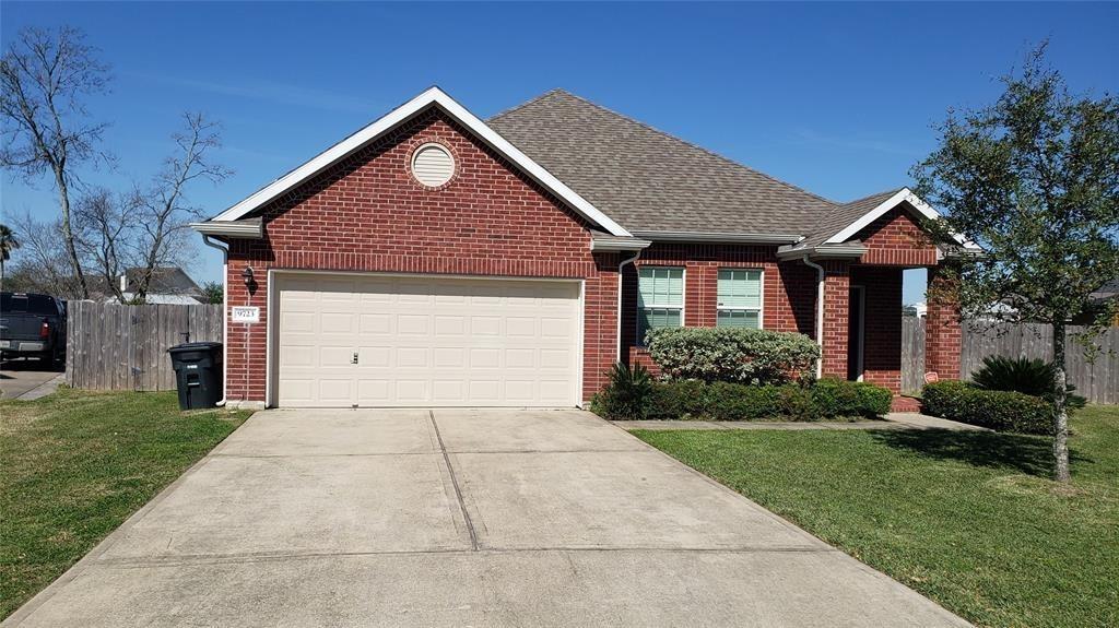 9723 Crestwood Dr, Mont Belvieu, TX 77523 House Rental in Mont Belvieu, TX