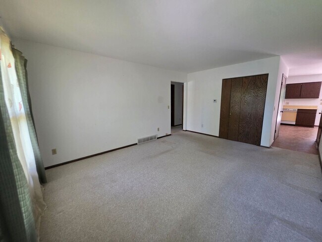 Foto del edificio - 2 Bed 1 Bath Side By Side Duplex in Port Edwards