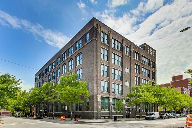 Foto del edificio - 1327 W Washington Blvd