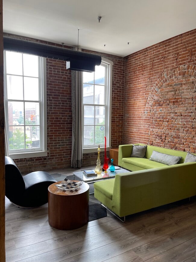 Sala de estar - 412 Delaware St