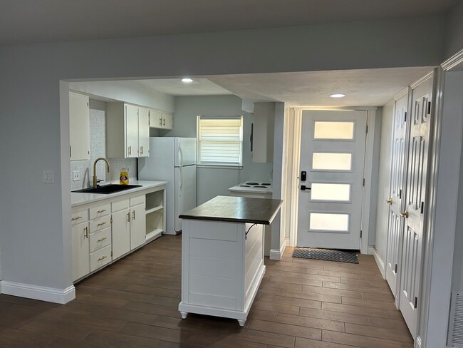 Foto del edificio - 1316 Tanglewood Ln