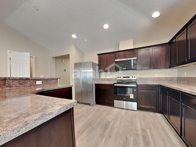 Foto del edificio - 563 Worcester Ct