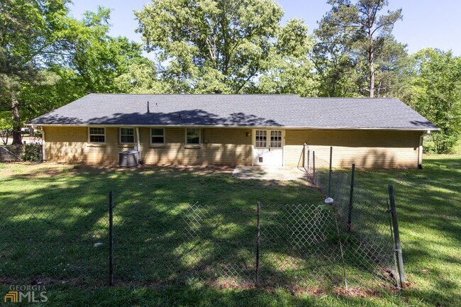 Foto del edificio - 3720 Sunny Hill Dr