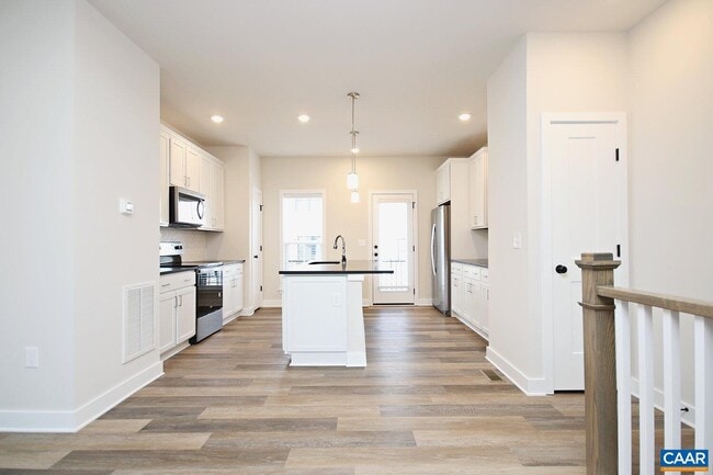 Building Photo - 453 Fennel Rd