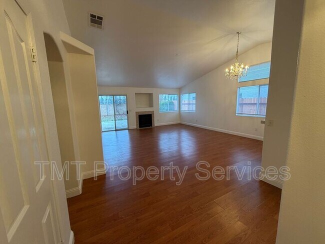 Foto del edificio - 9119 Willowberry Way