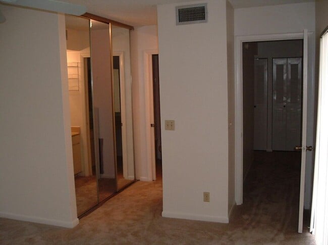 Building Photo - 3662 Victoria Dr