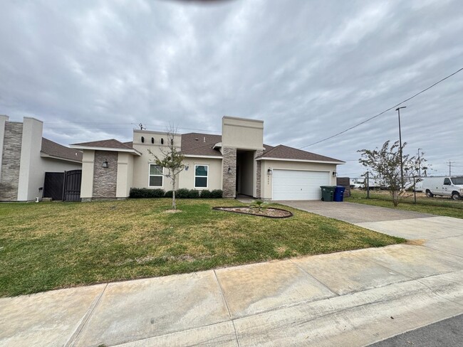 Building Photo - 6002 Amir Dr