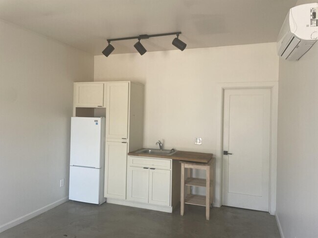 Foto del edificio - 1523 E Cambridge Ave