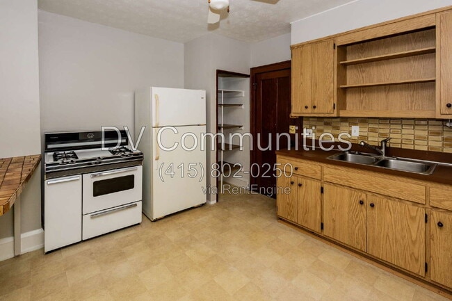 Building Photo - 3765 W 134th St