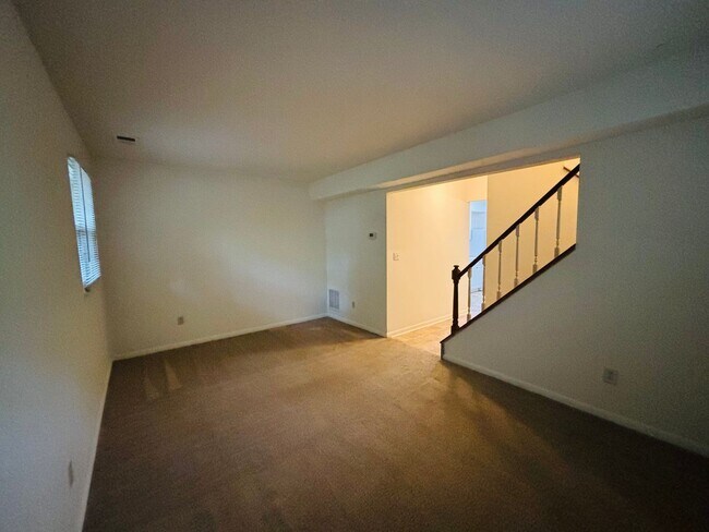 Building Photo - 446 Marlington St