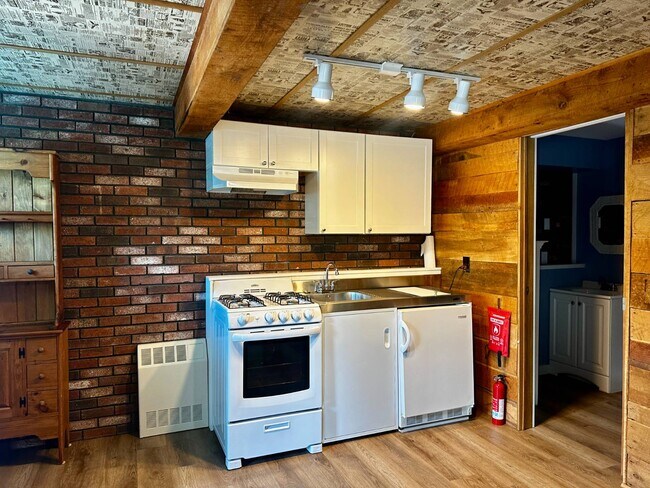 Building Photo - 77 Mayer Dr