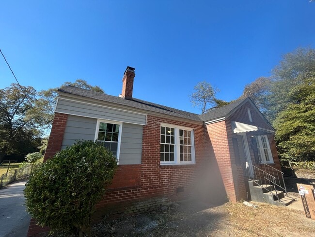 Building Photo - 2106 S Andrews Cir