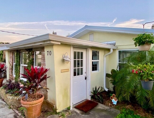 Photo - 3/2 Beachside Bungalow with Garage! House