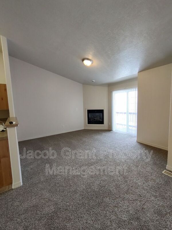 Building Photo - 266 La Valle Strada