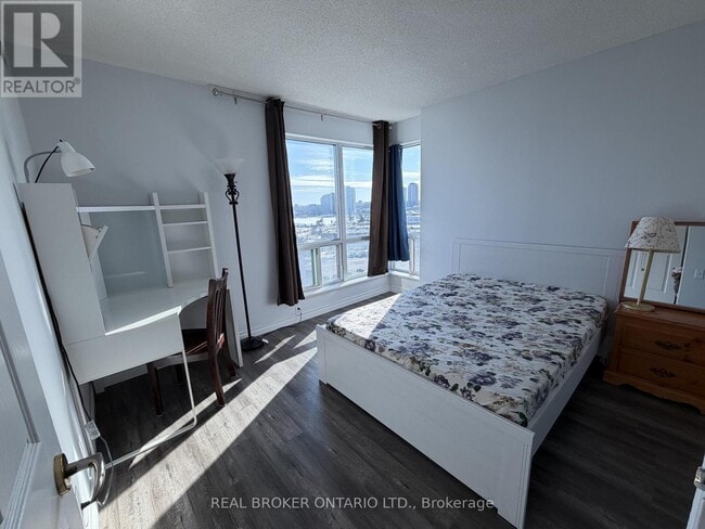 Building Photo - 1 Lee Centre Dr