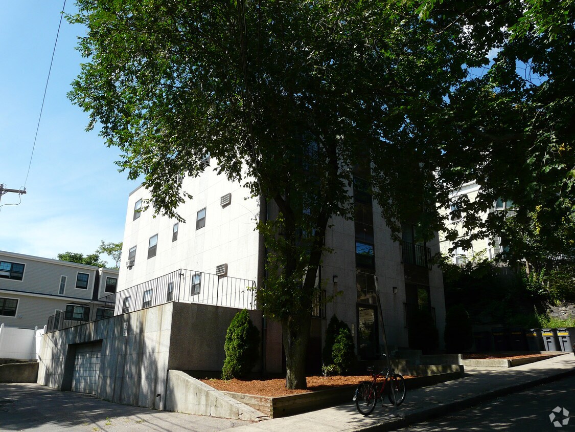 Building Photo - 14 Spring St