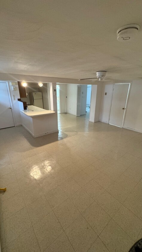 Primary Photo - 120 Sigourney St