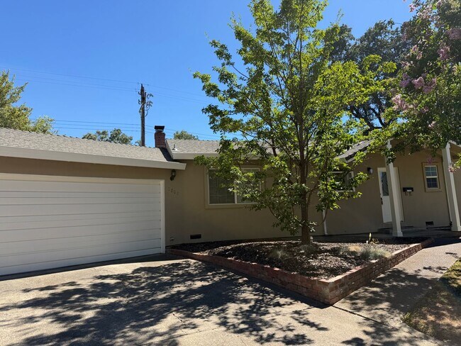 Foto del edificio - Beautifully Remodeled Single-Story Home with Huge Backyard & RV Access!